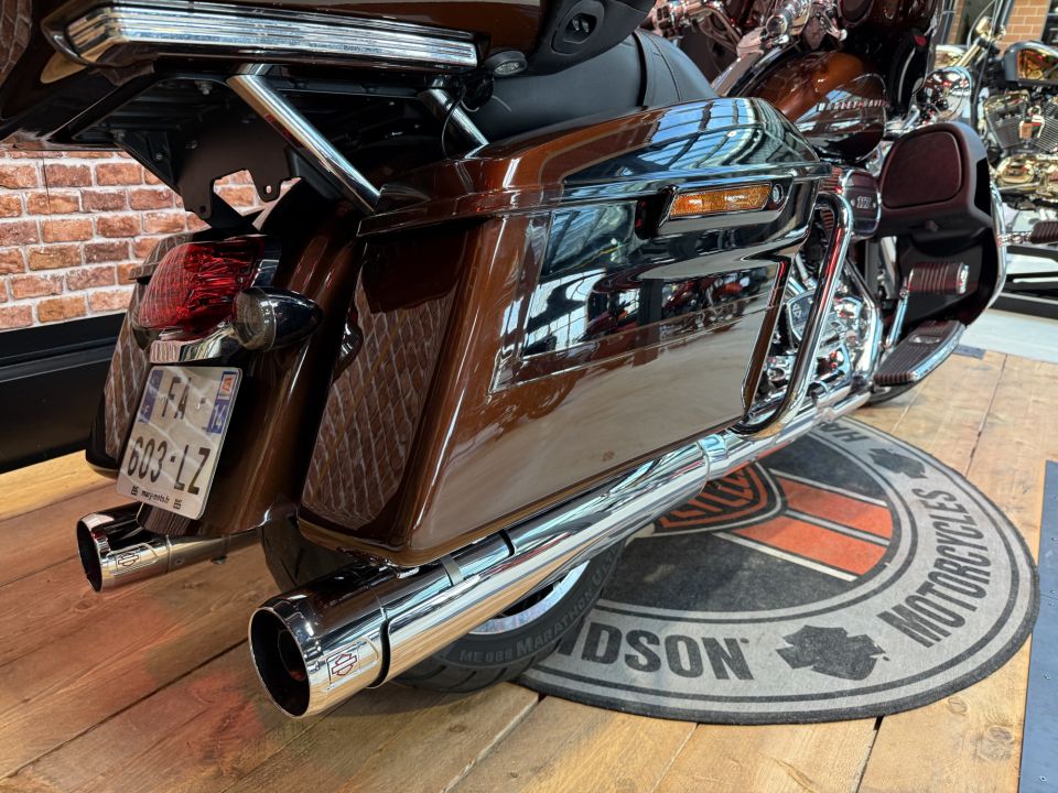 HARLEY-DAVIDSON TOURING ELECTRA GLIDE 1923 ULTRA CVO 4