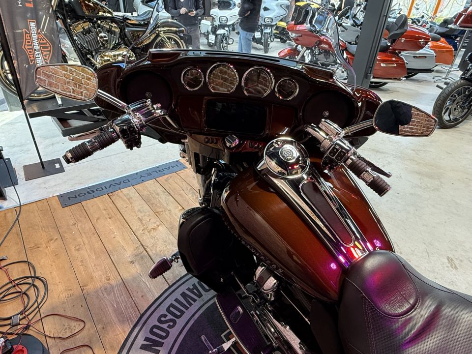 HARLEY-DAVIDSON TOURING ELECTRA GLIDE 1923 ULTRA CVO 4