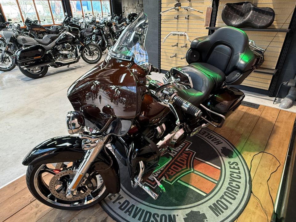 HARLEY-DAVIDSON TOURING ELECTRA GLIDE 1923 ULTRA CVO 4