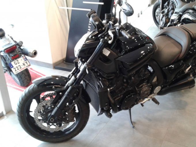 YAMAHA V-MAX 1700 4