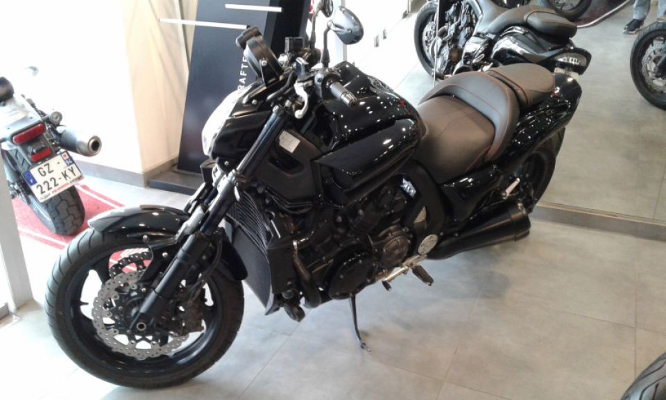 YAMAHA V-MAX 1700 4