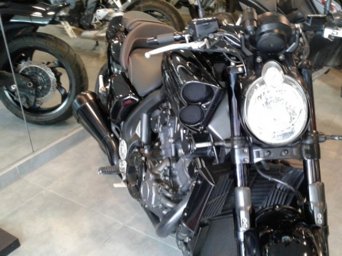 YAMAHA V-MAX 1700 4