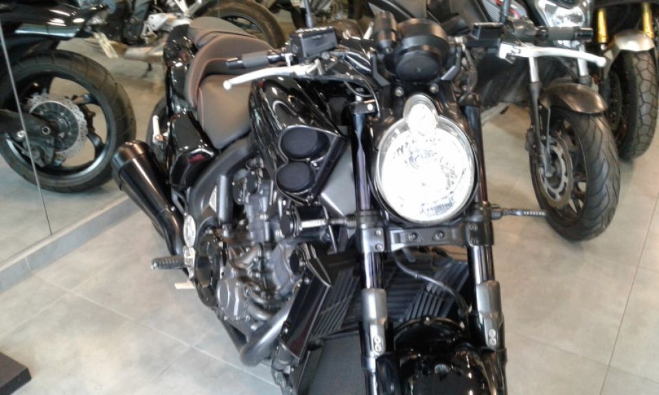 YAMAHA V-MAX 1700 4