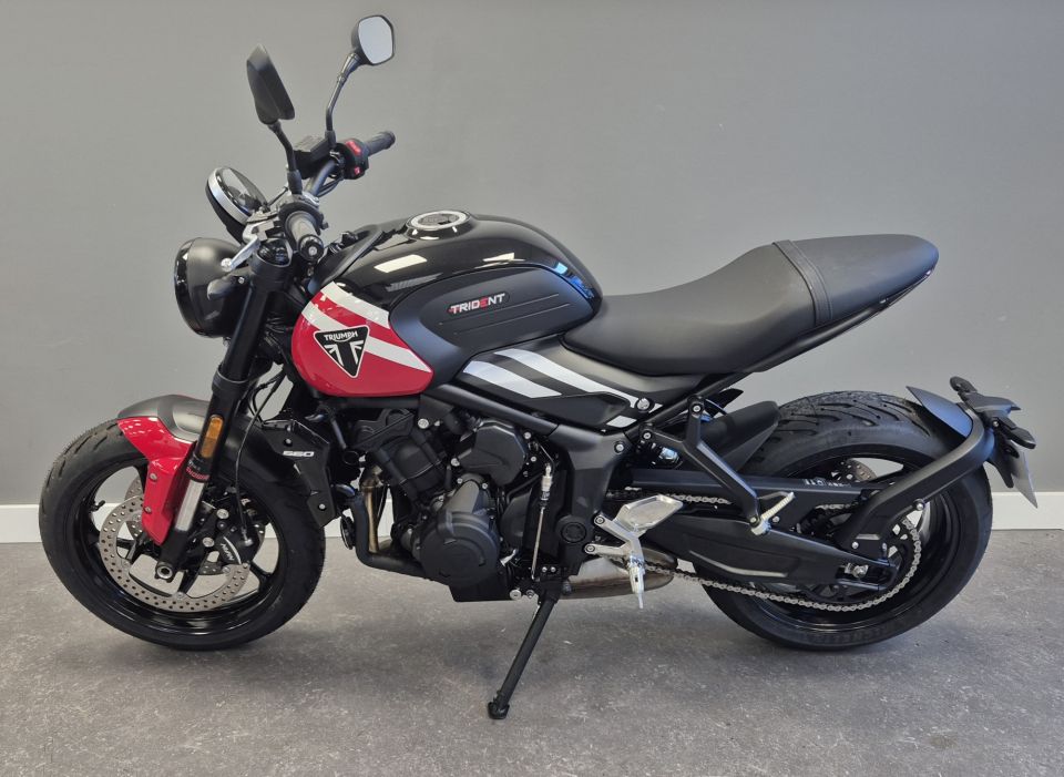 TRIUMPH TRIDENT 660 4