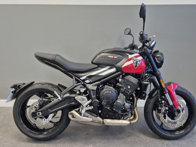 TRIUMPH TRIDENT 660 4