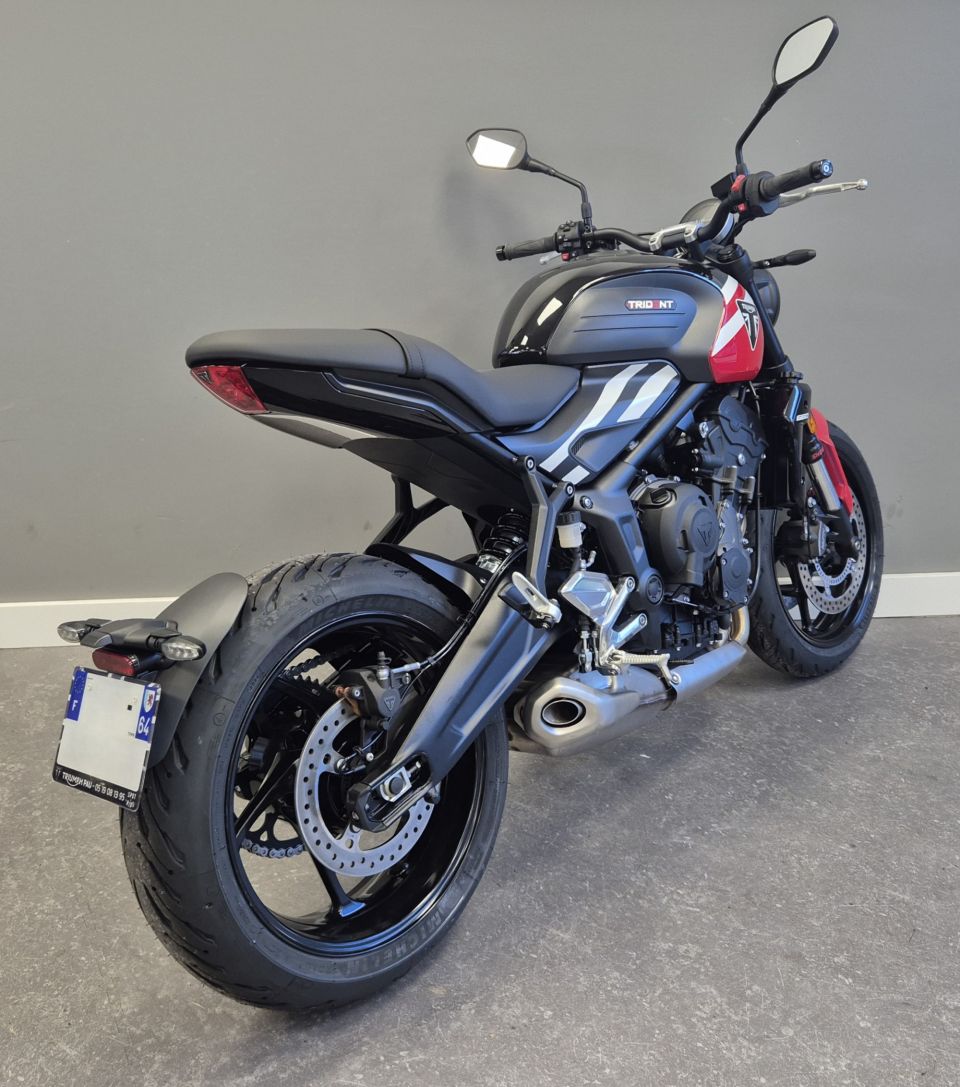 TRIUMPH TRIDENT 660 4