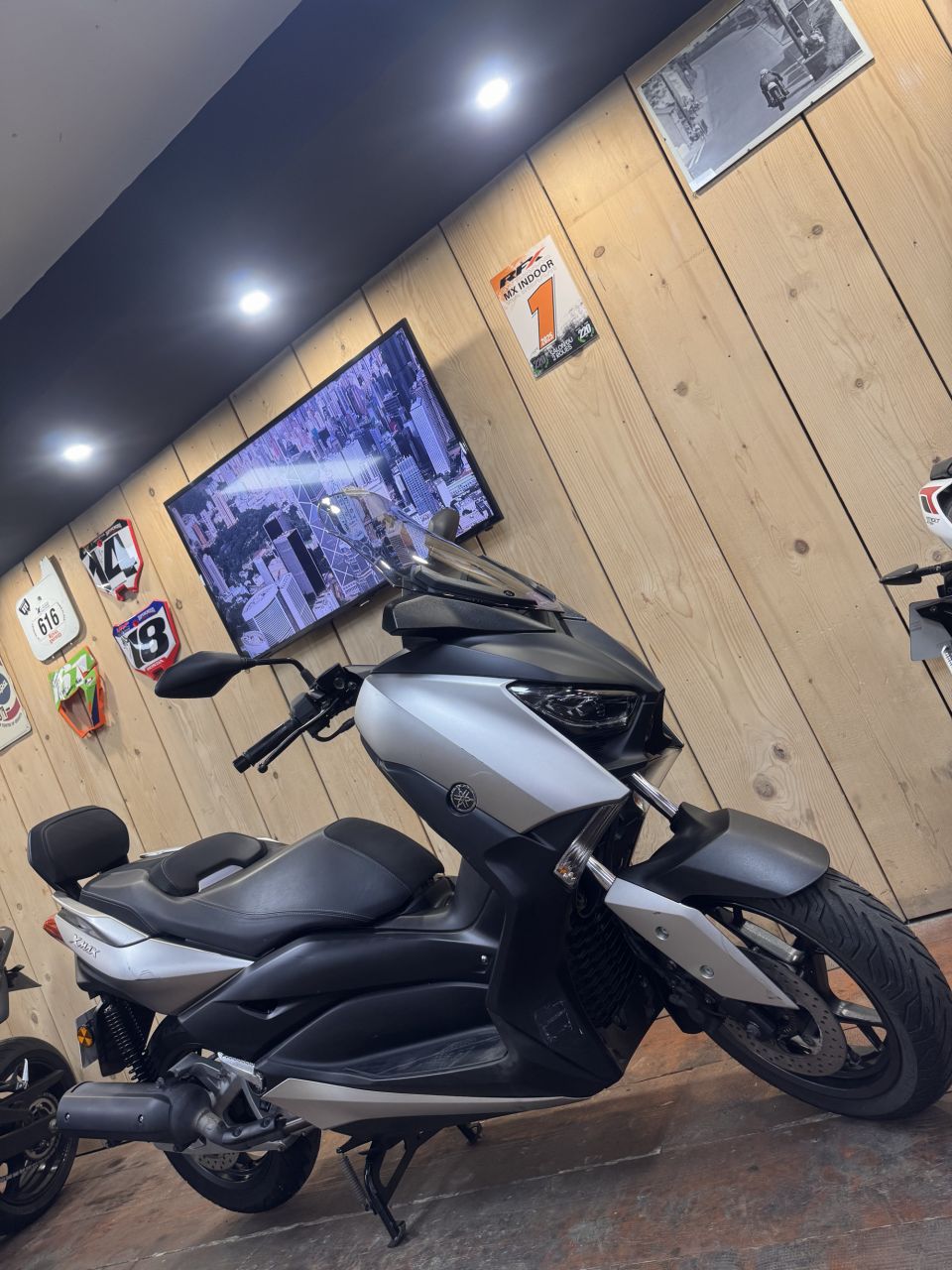 YAMAHA XMAX 125 4