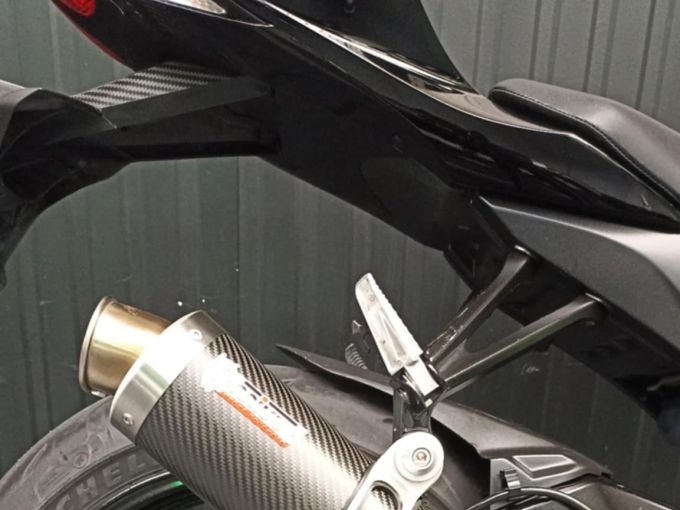 SUZUKI GSX-R 750 4