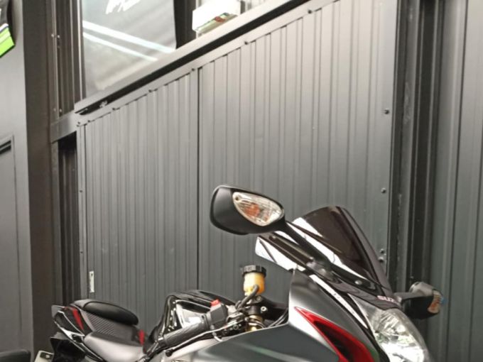 SUZUKI GSX-R 750 4