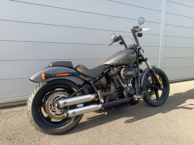 HARLEY-DAVIDSON SOFTAIL STREET BOB 1868 4