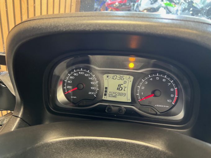 SUZUKI BURGMAN EXECUTIVE 650 4