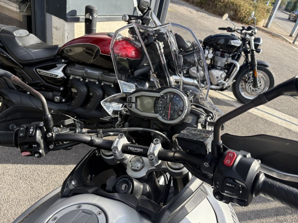 TRIUMPH TIGER 800 XRX LRH 4
