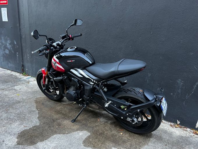 TRIUMPH TRIDENT 660 4