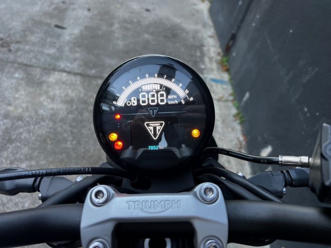 TRIUMPH TRIDENT 660 4