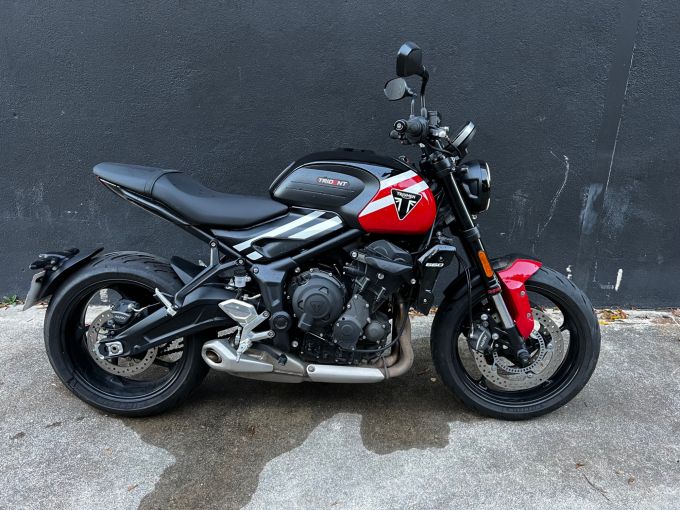 TRIUMPH TRIDENT 660 4