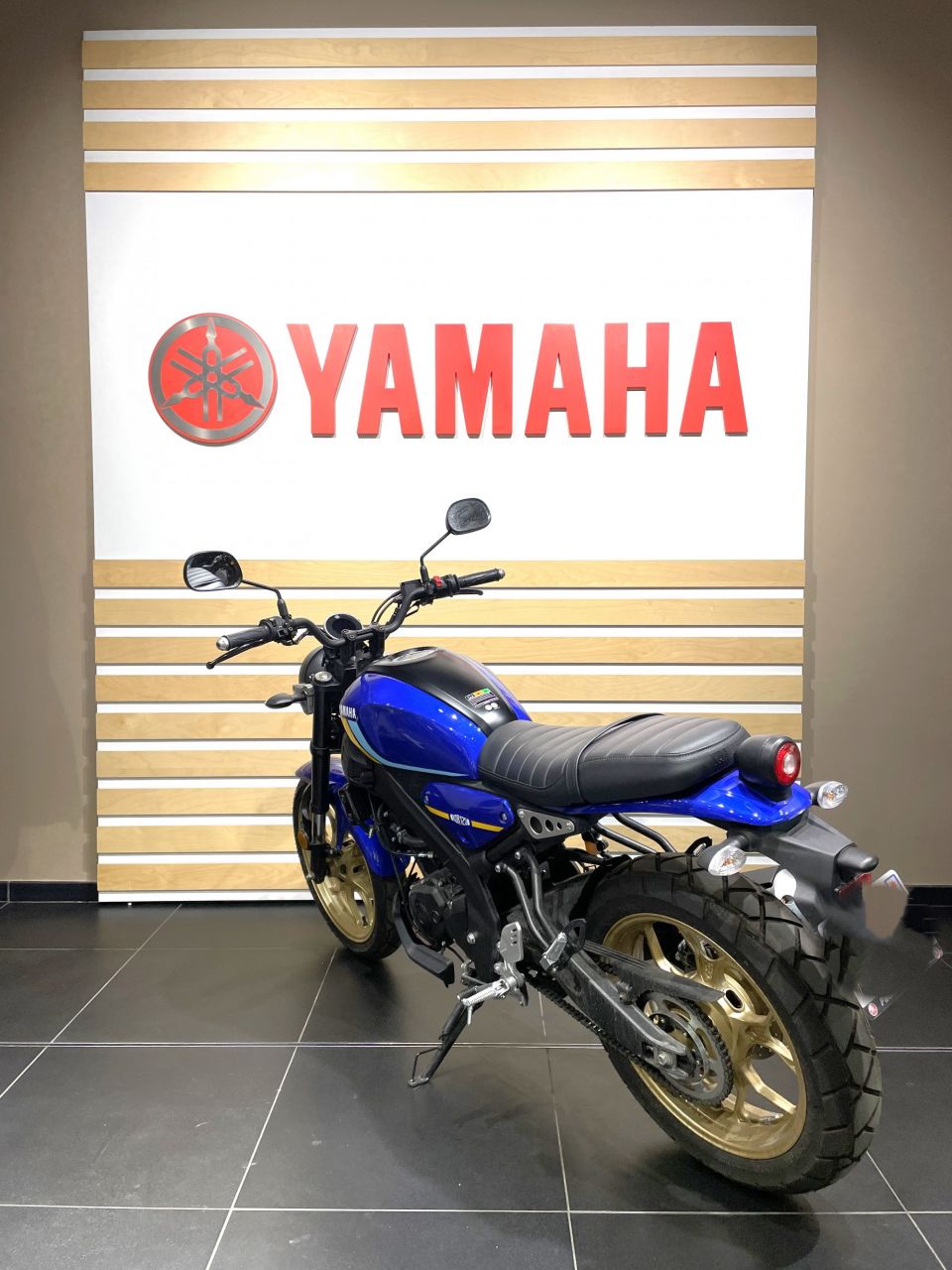 YAMAHA XSR 125 4