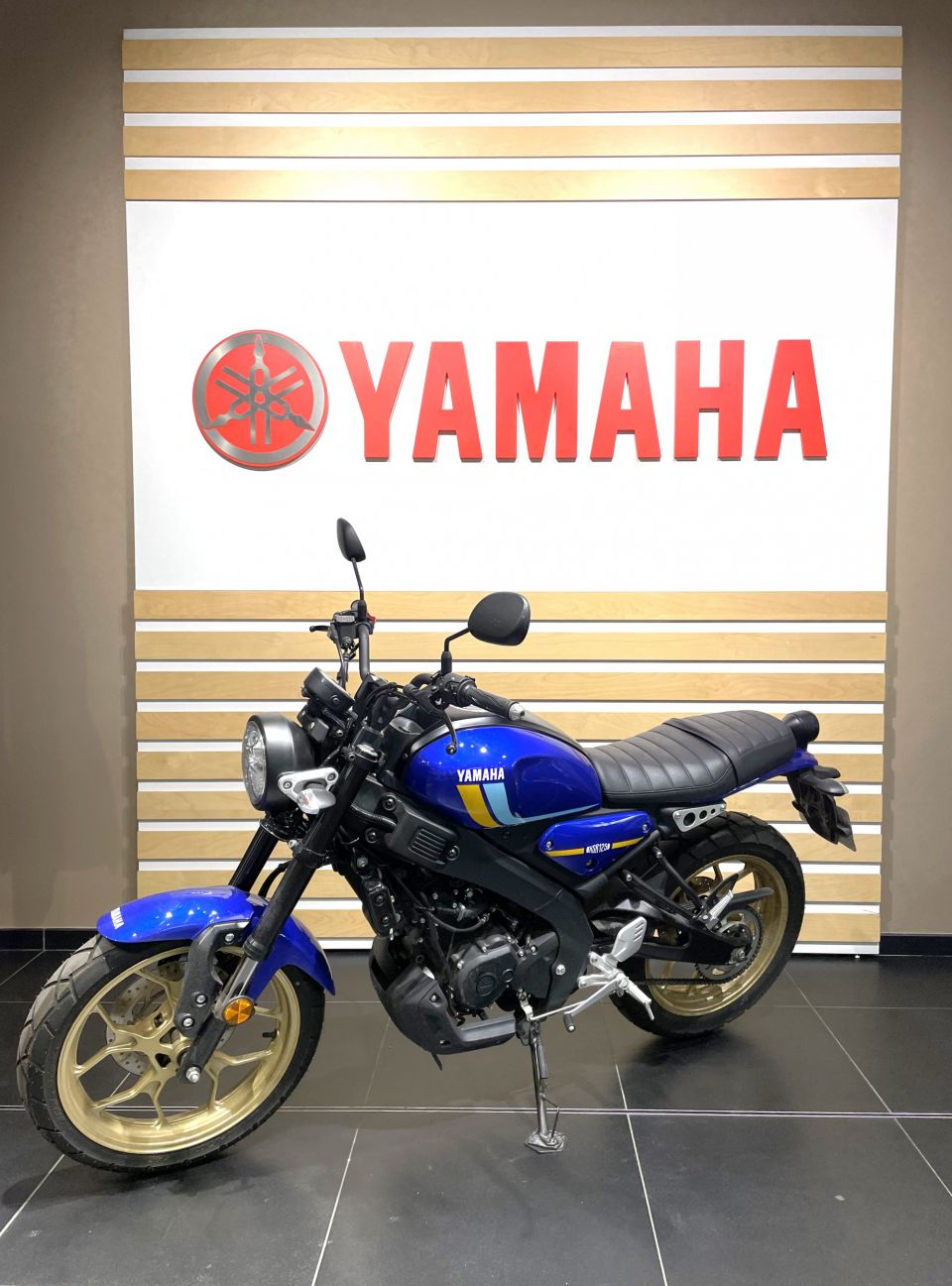 YAMAHA XSR 125 4