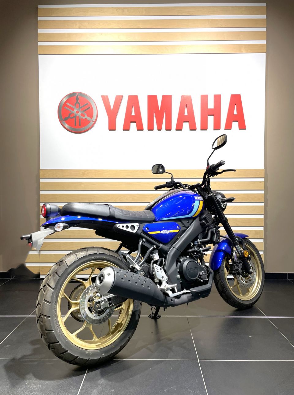 YAMAHA XSR 125 4