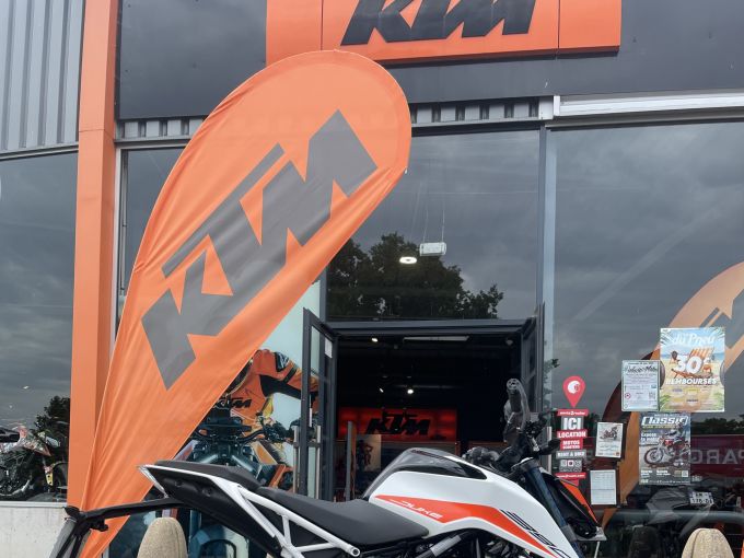 KTM 390 DUKE 4