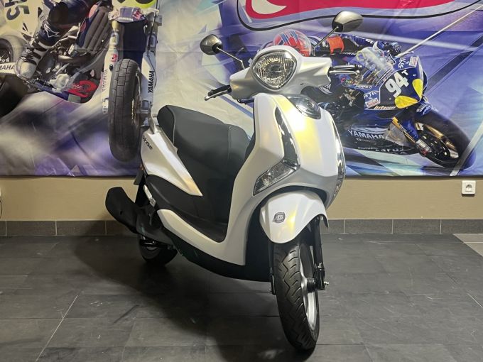 YAMAHA D'ELIGHT 4