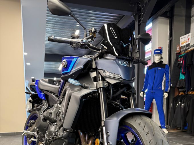 YAMAHA MT-09 4