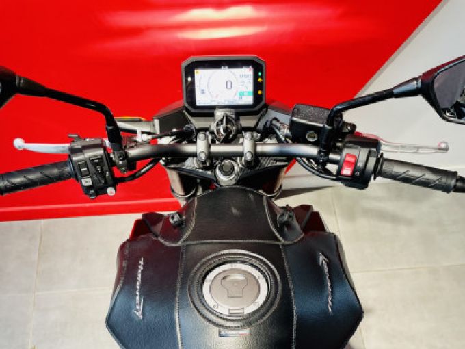 HONDA CB 750 HORNET 4