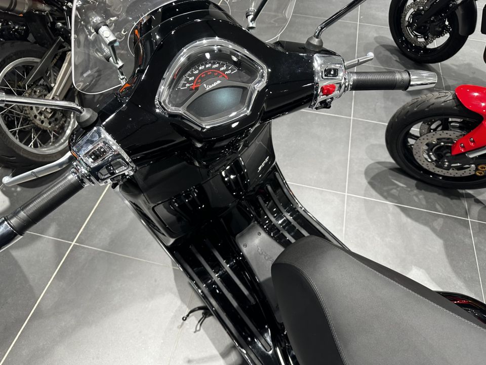 VESPA GTS 300 SUPER 4