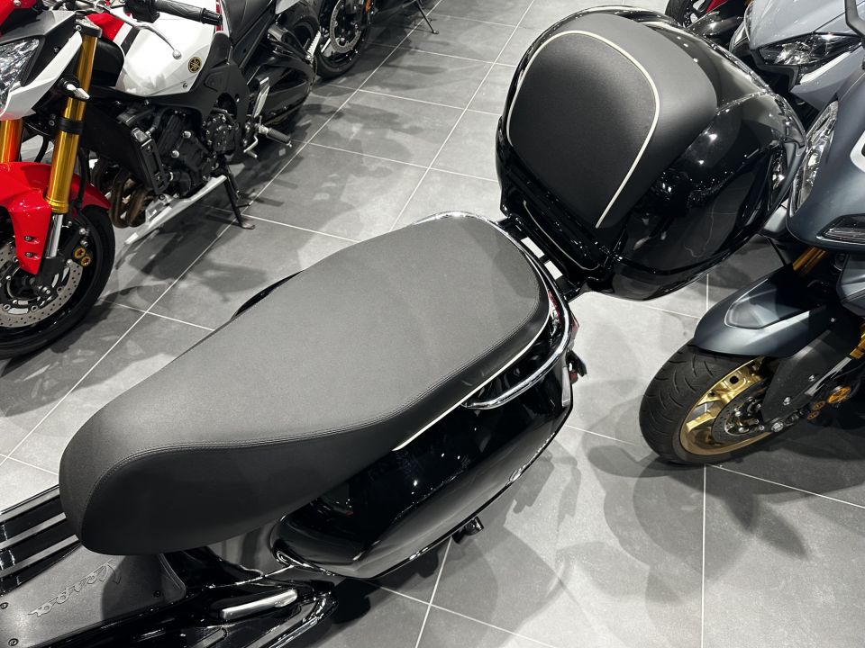 VESPA GTS 300 SUPER 4