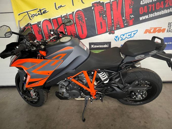 KTM 1290 SUPER DUKE GT 4