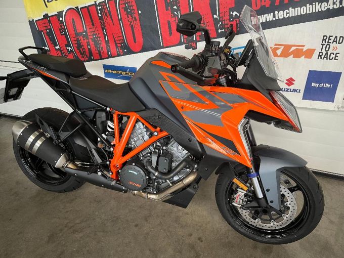 KTM 1290 SUPER DUKE GT 4