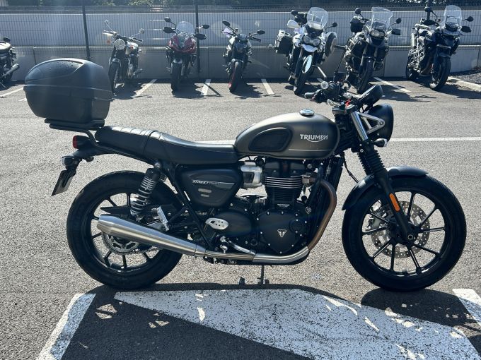 TRIUMPH STREET TWIN  900 4