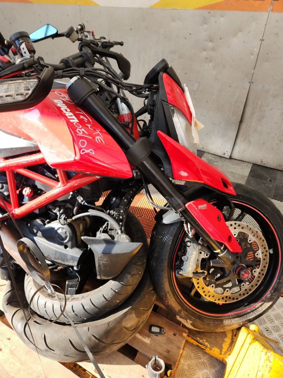 DUCATI HYPERMOTARD 4