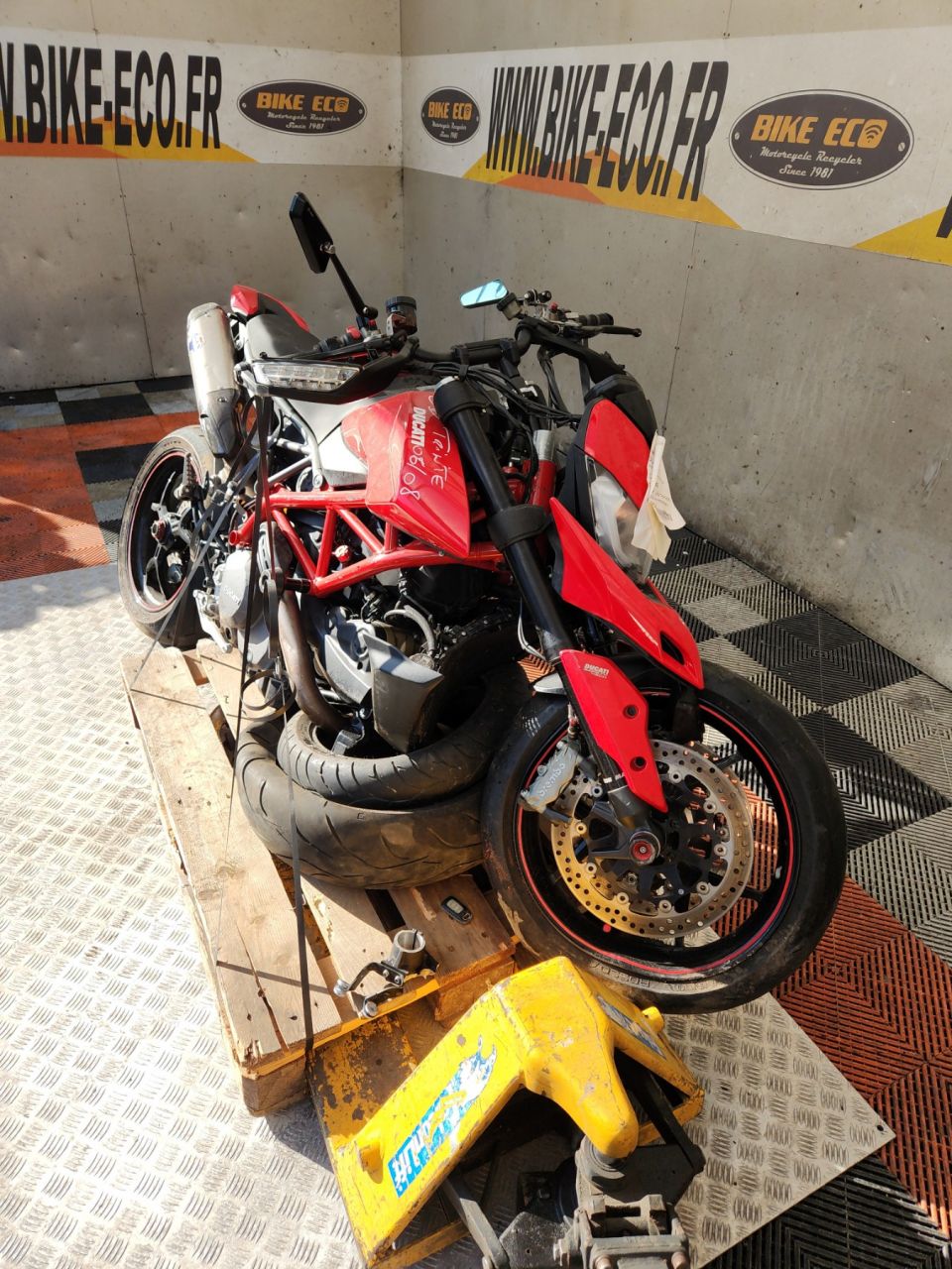 DUCATI HYPERMOTARD 4