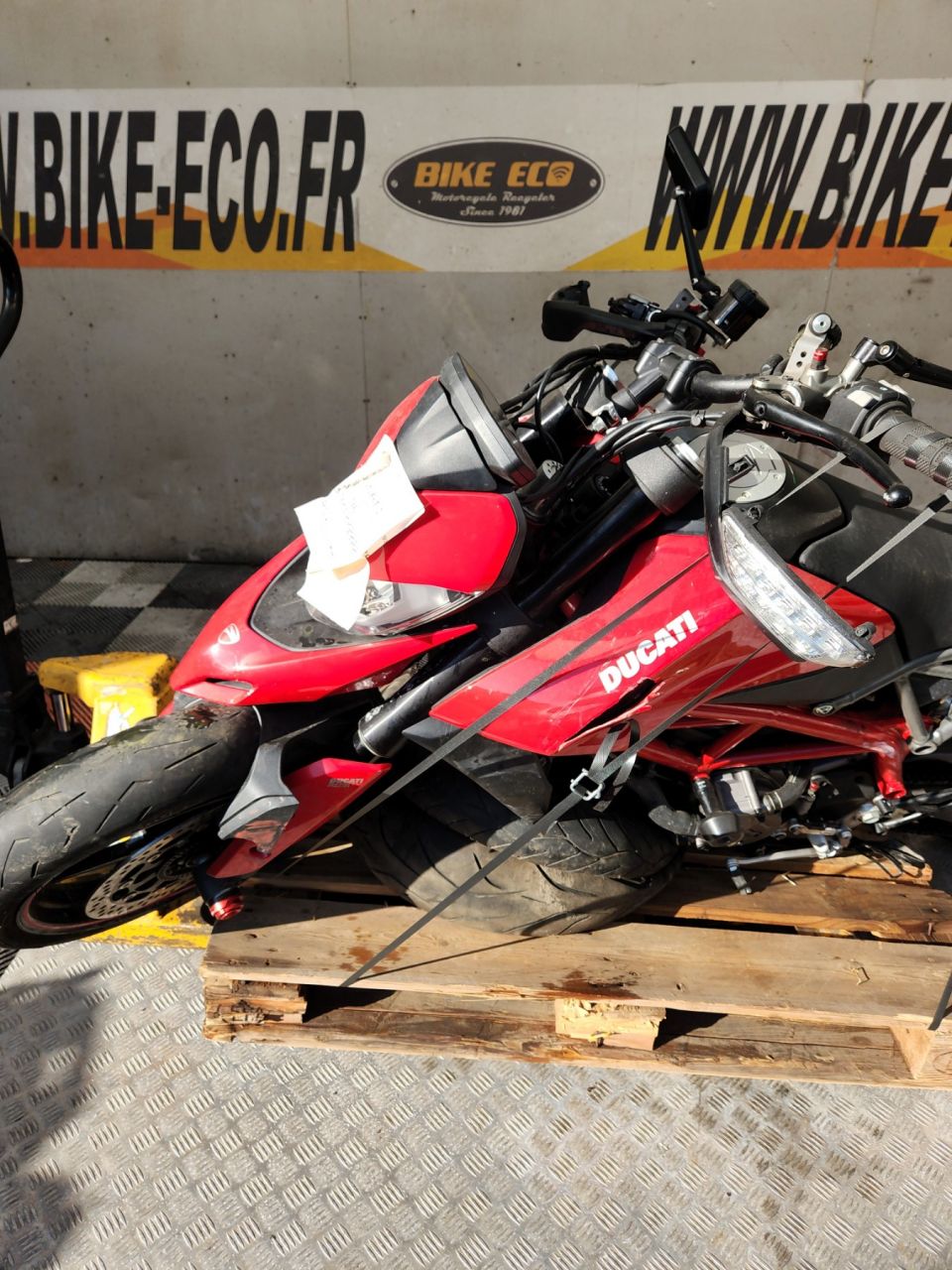 DUCATI HYPERMOTARD 4