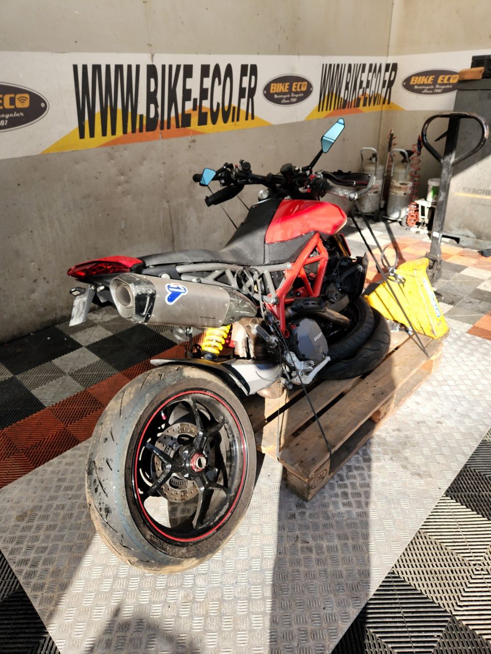 DUCATI HYPERMOTARD 4