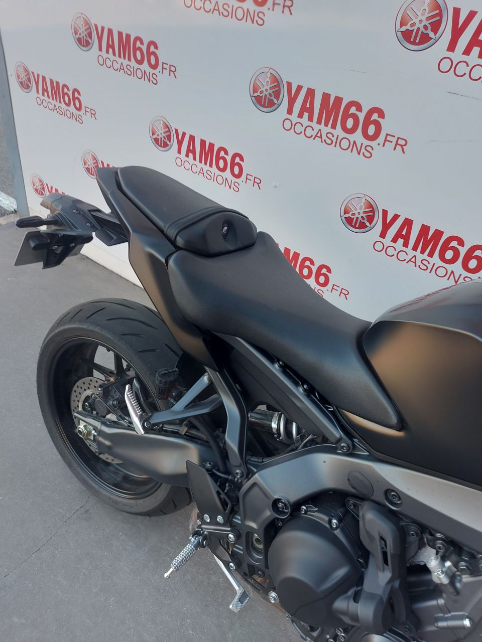 YAMAHA MT-09 4