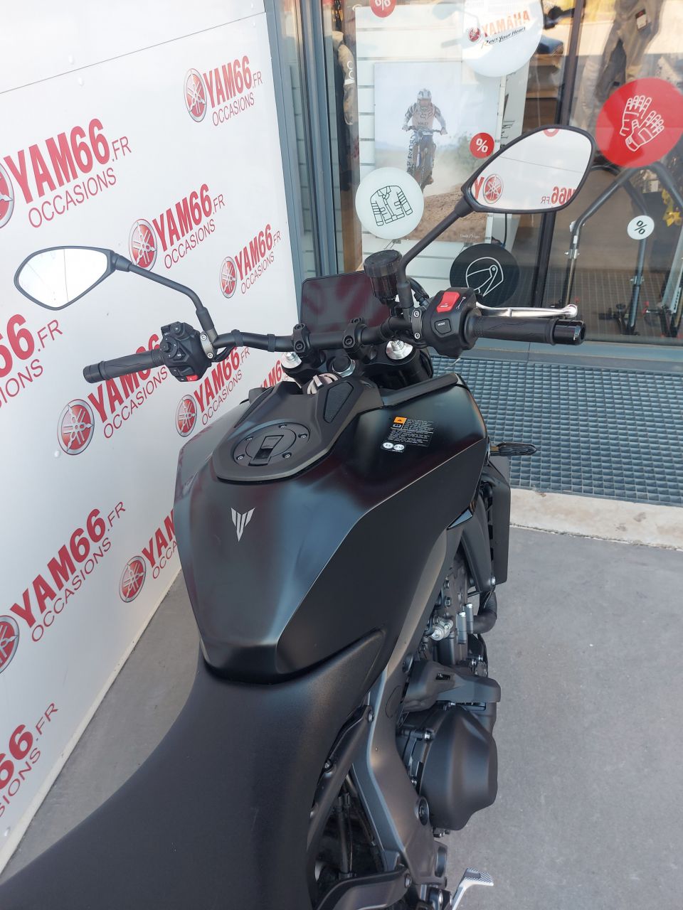 YAMAHA MT-09 4