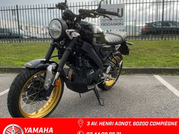 YAMAHA XSR 125 Legacy 4