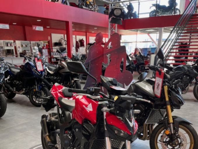 HONDA CB1000 Hornet 4