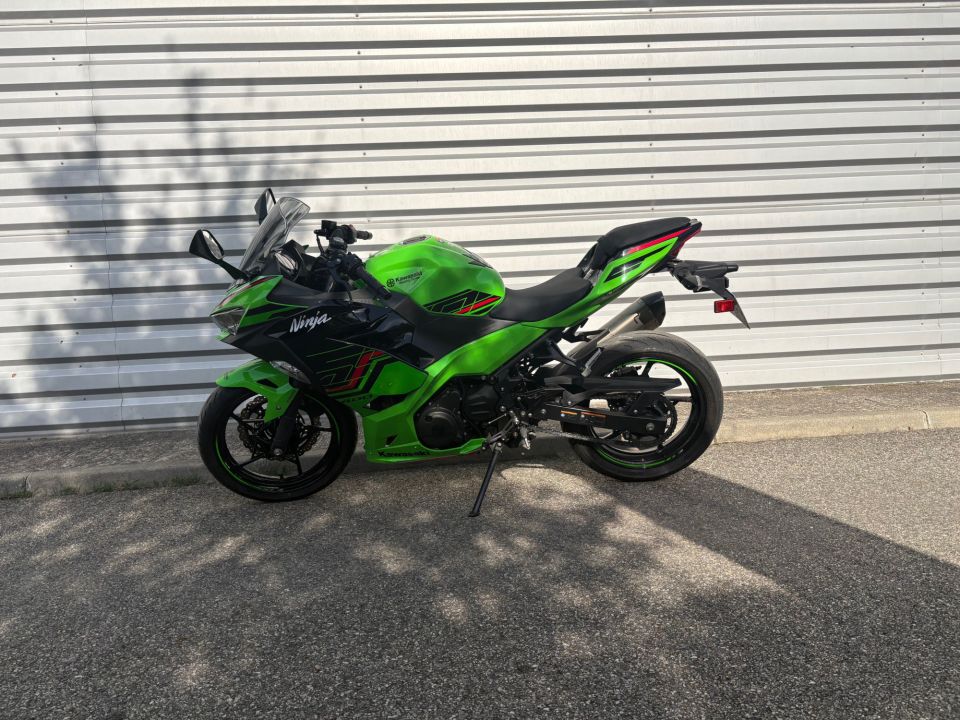 KAWASAKI NINJA 400 4