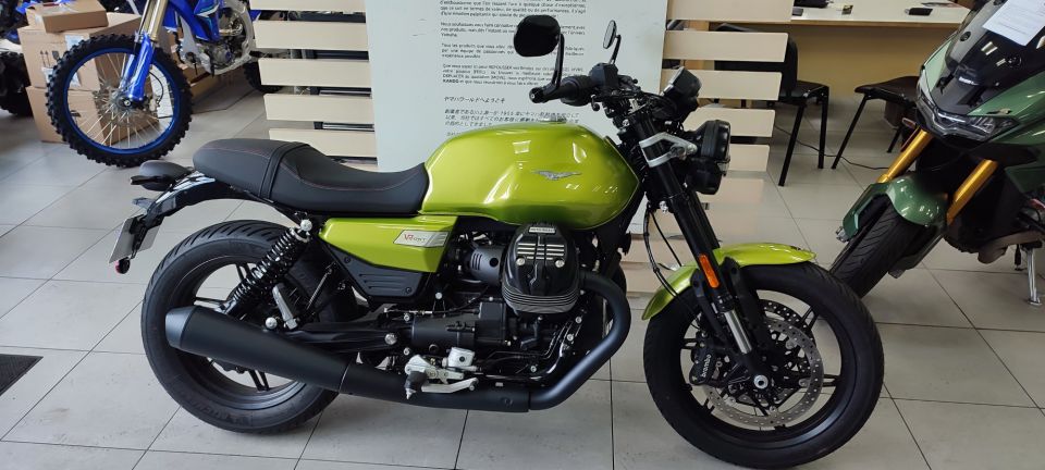 MOTO GUZZI V7 4