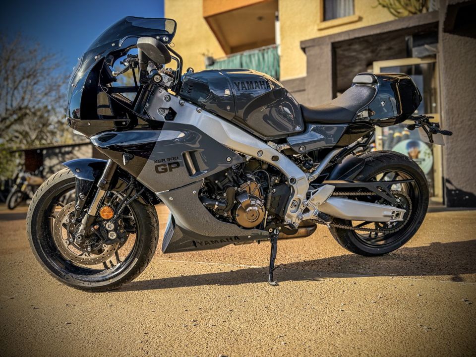 YAMAHA XSR 900 GP 4