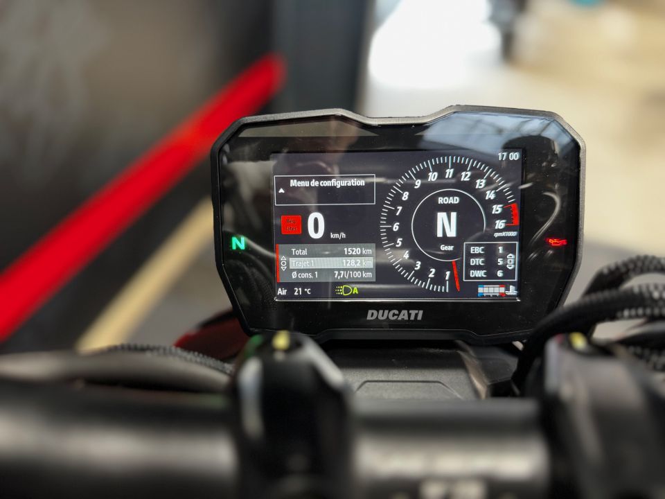 DUCATI STREETFIGHTER V4 SP2 4