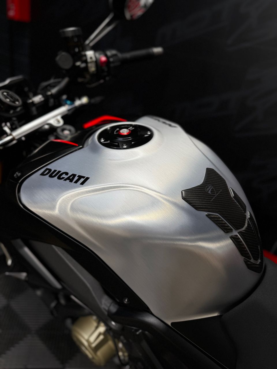 DUCATI STREETFIGHTER V4 SP2 4