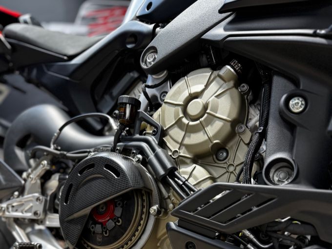 DUCATI STREETFIGHTER V4 SP2 4
