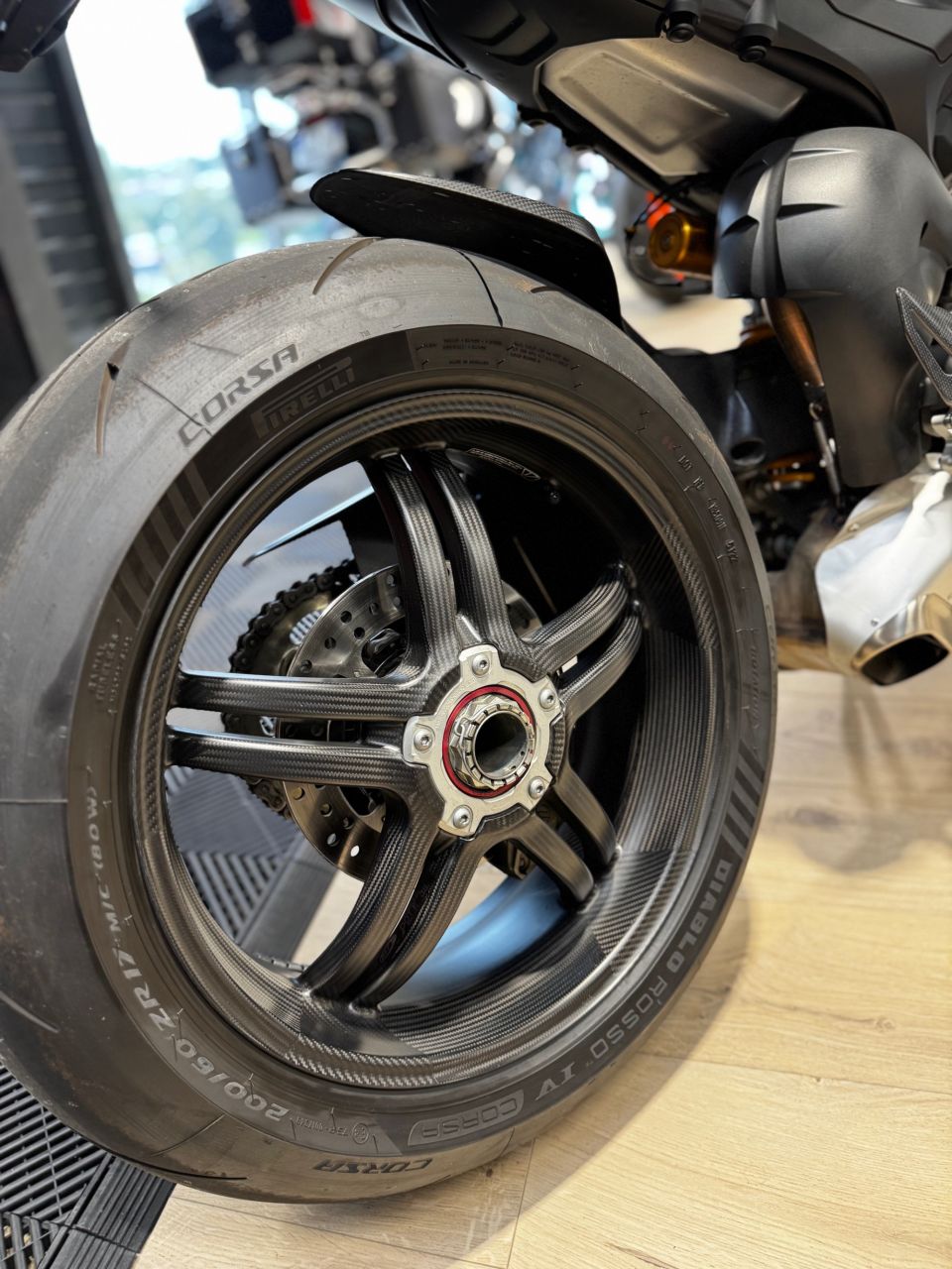 DUCATI STREETFIGHTER V4 SP2 4