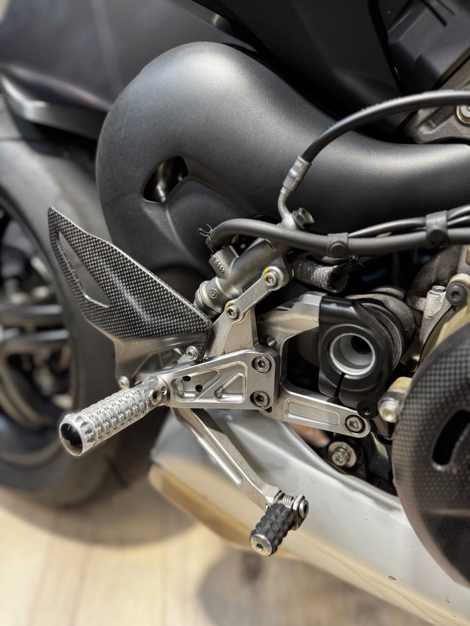 DUCATI STREETFIGHTER V4 SP2 4