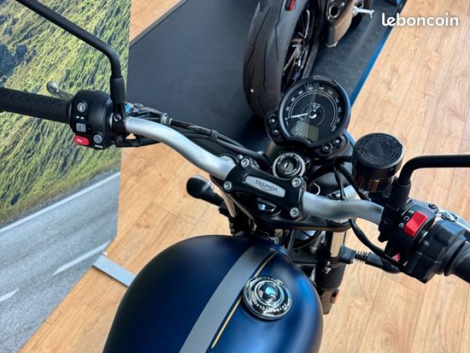 TRIUMPH STREET SCRAMBLER  900 4