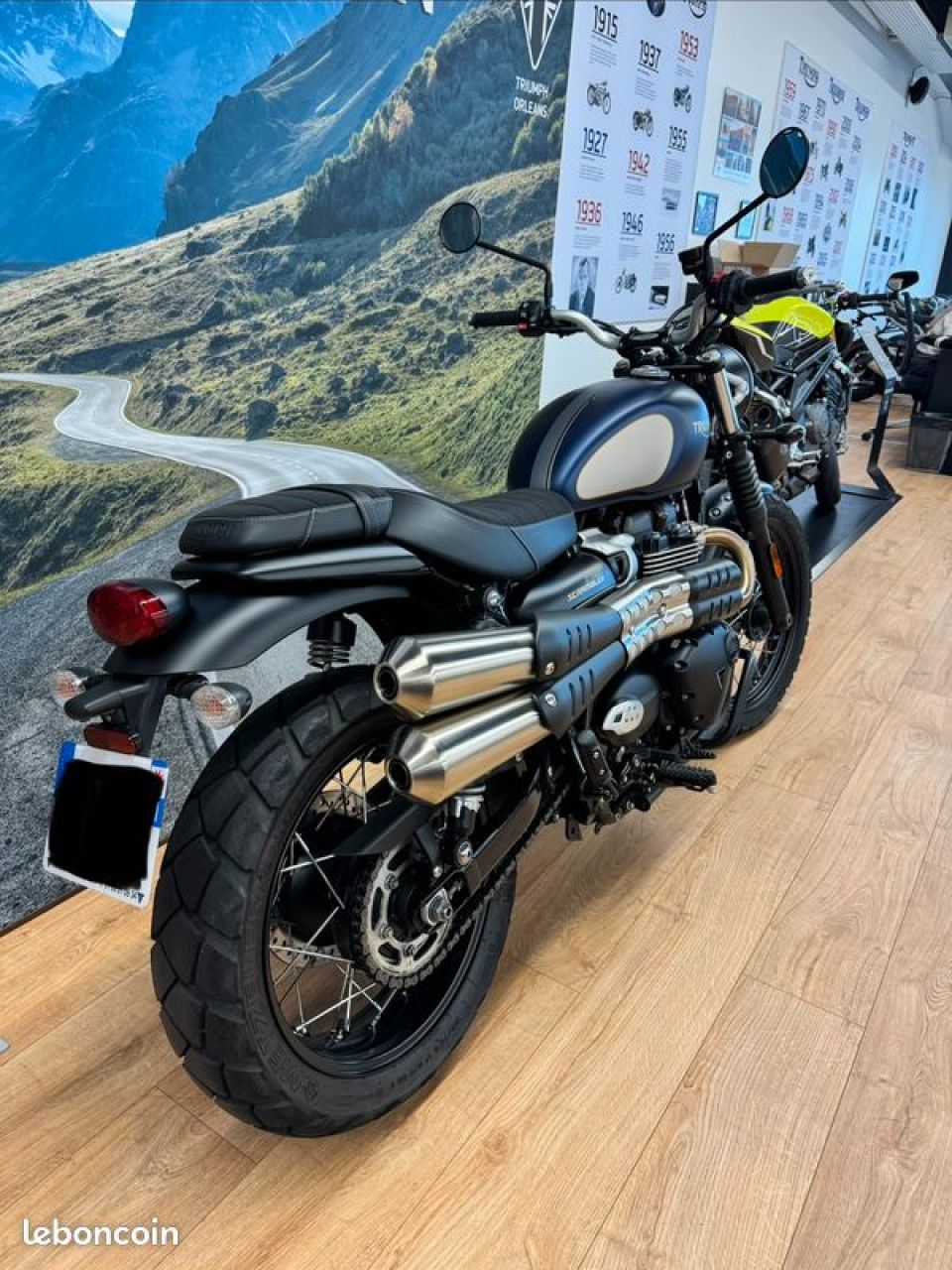 TRIUMPH STREET SCRAMBLER  900 4