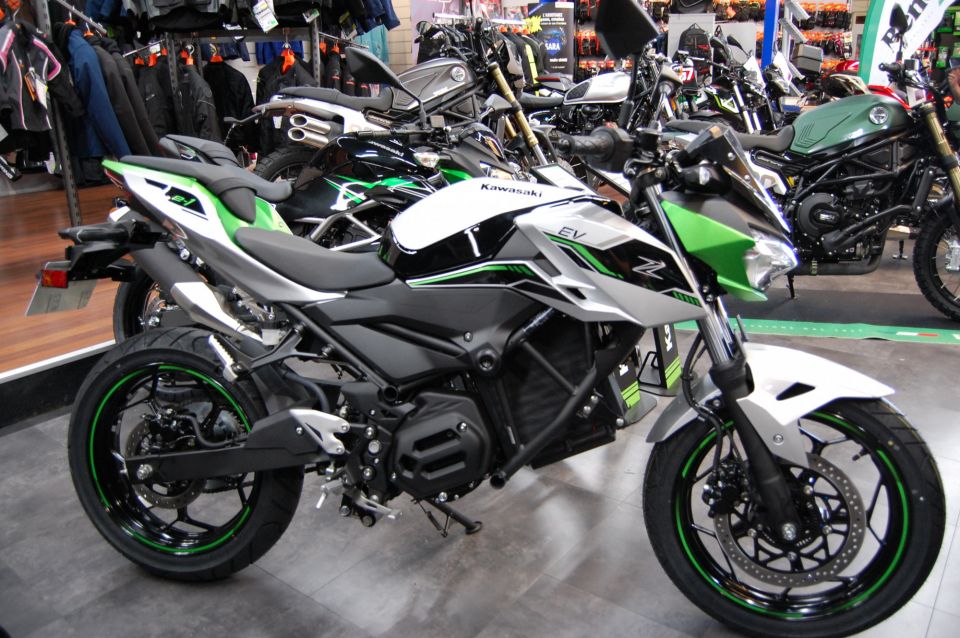 KAWASAKI Ze-1 4